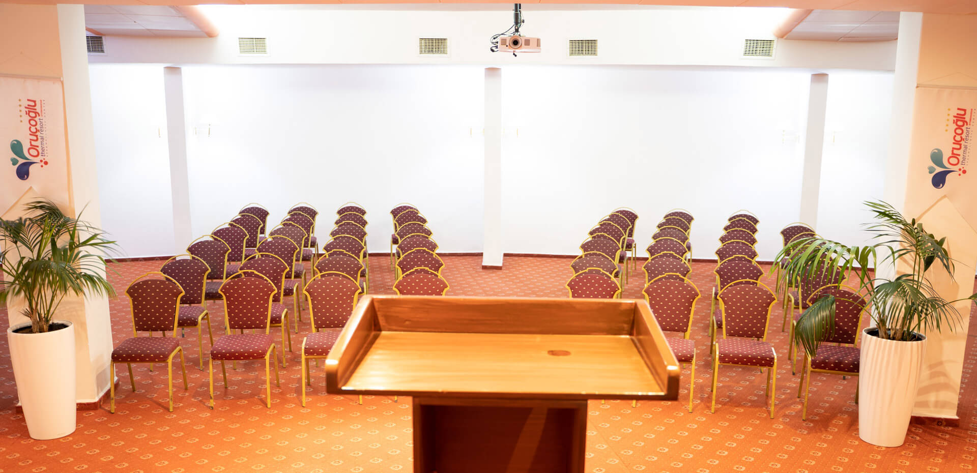 Площадь: 233 м² | Средняя вместимость: 170 человек Image